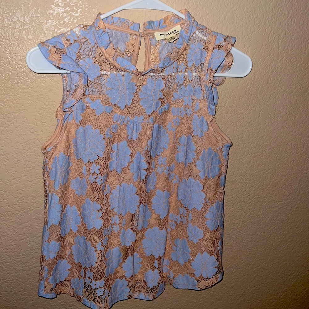 Sleeveless flowy top with lace/flower print NWOT